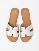 Praktické dámské stříbrné nazouváky bez podpatku Praktické dámské stříbrné nazouváky bez podpatku