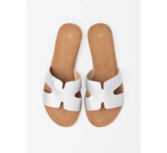 Praktické dámské stříbrné nazouváky bez podpatku Praktické dámské stříbrné nazouváky bez podpatku