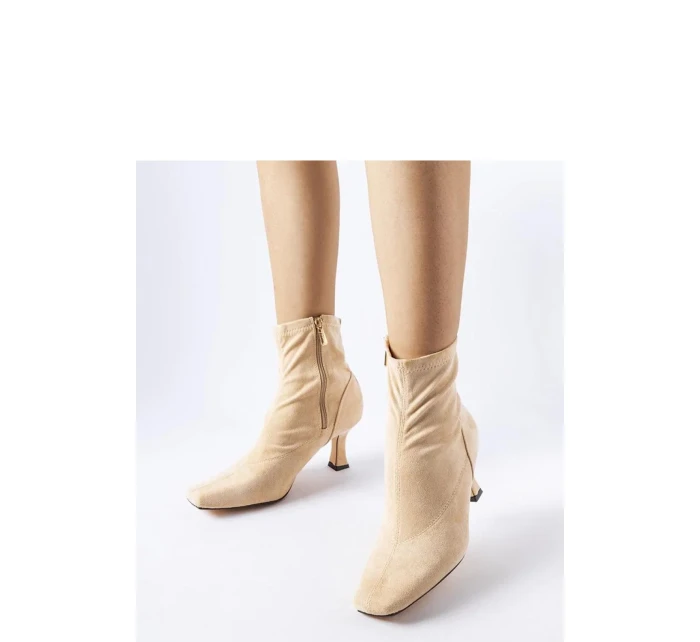 Boty na podpatku model 204739 Solea Boty na podpatku model 204739 Solea