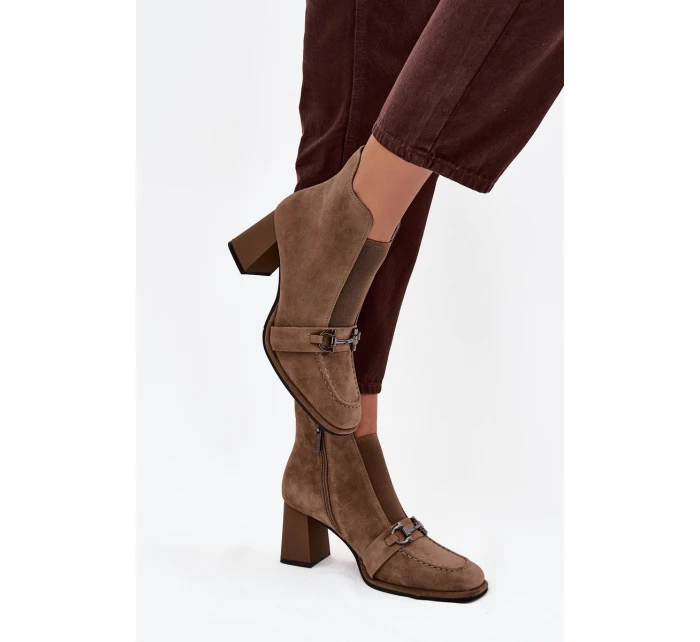 Dámské kotníkové boty z přírodního semiše na podpatek Artiker 57C0221 béžové