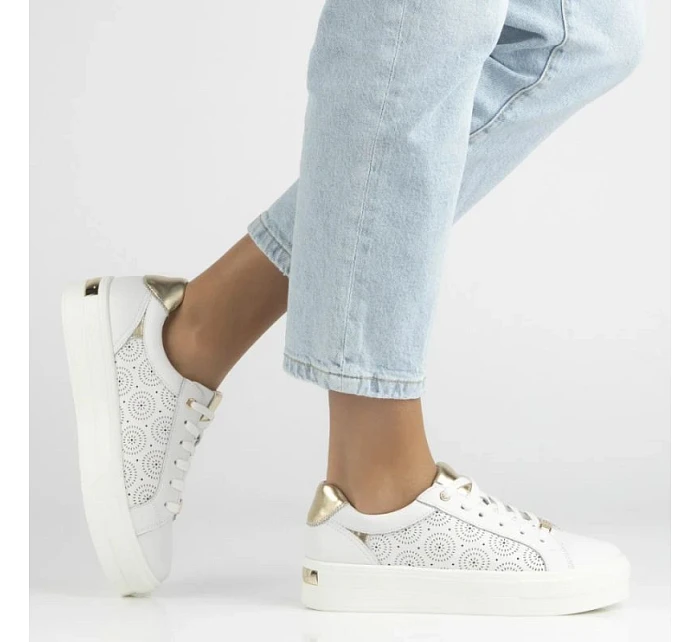 Bílé kožené polobotky na platformě Filippo DP7668/26