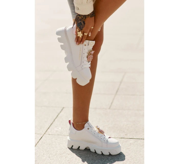 Kožené tenisky s ozdobnou broží ananas CheBello 4651 bílé