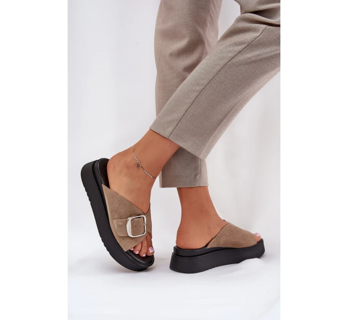 Dámské semišové sandály s přezkou na platformě béžové model 21686253 - Zazoo