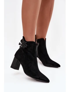 Semišové dámské boty na podpatku s ozdobou D&A CR52-686 Černé