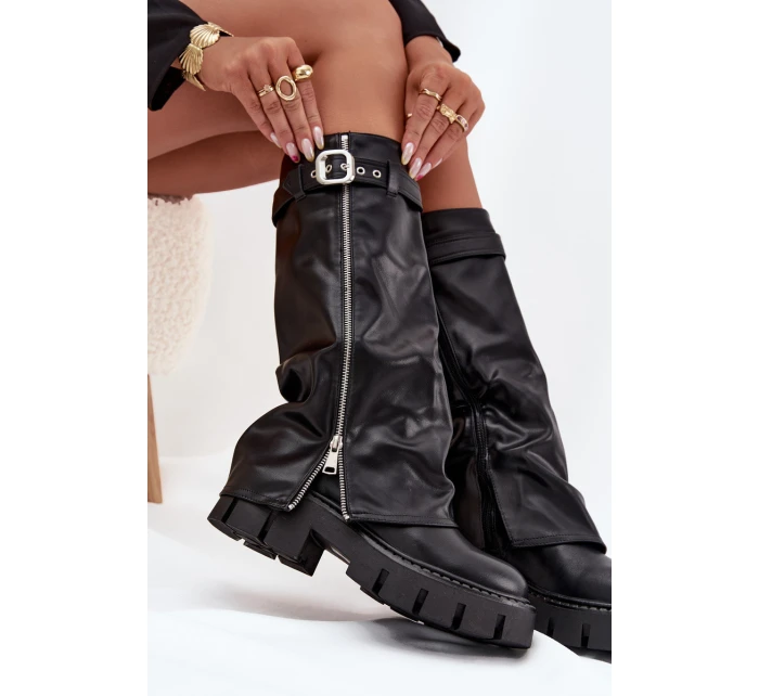 Dámské zateplené kozačky s vyhrnutou holení, přezkou a stříbrným zipem Armena – černé, eko semiš Dámské zateplené kozačky s vyhrnutou holení, přezkou a stříbrným zipem Armena – černé, eko semiš