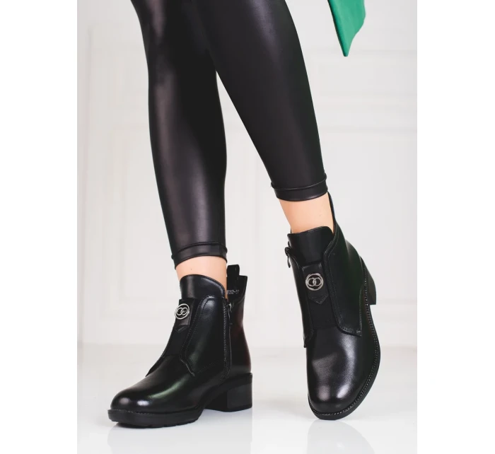 Stylové černé dámské  kotníčkové boty na plochém podpatku