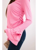 Dámská pruhovaná blůza s V výstřihem a volány na rukávech světlá růžová