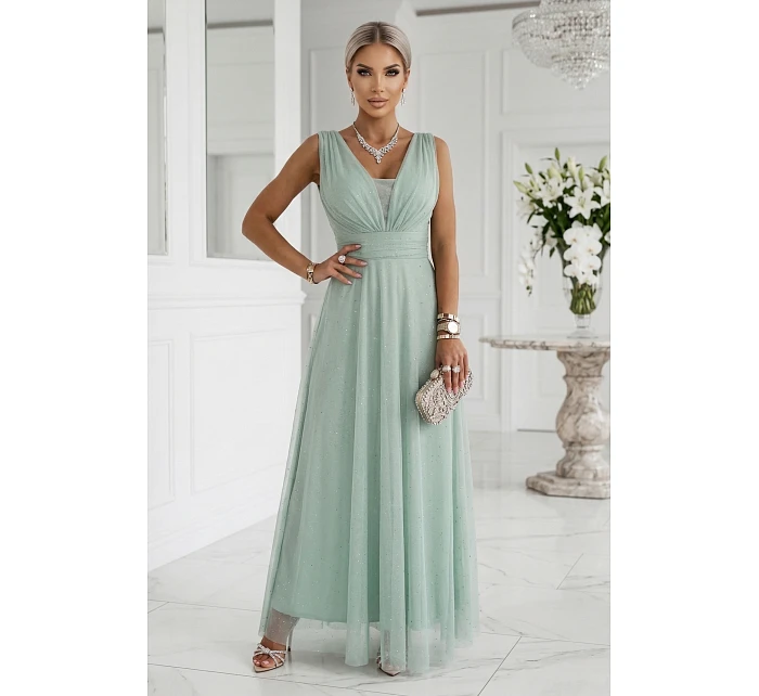 Dlouhé maxi šaty s a hlubokým výstřihem pistáciová barva model 22082632 - numoco basic Dlouhé maxi šaty s a hlubokým výstřihem pistáciová barva model 22082632 - numoco basic