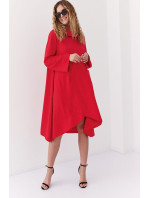 Lichoběžníkové červené šaty se širokým rolákem