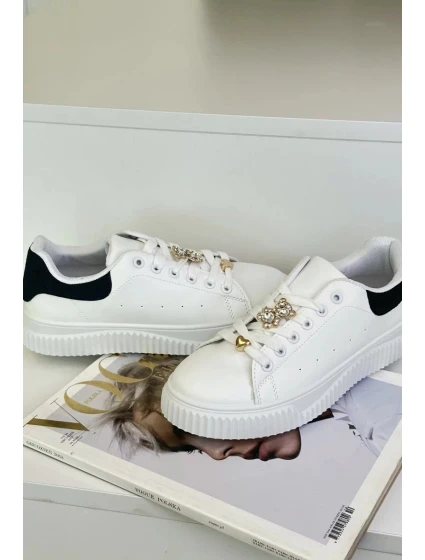 Nízké Tenisky Z Eko Kůže S Odznaky Bílo-Černé Cillione Nízké Tenisky Z Eko Kůže S Odznaky Bílo-Černé Cillione