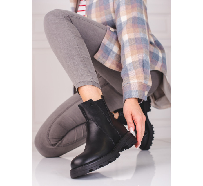 Komfortní černé  kotníčkové boty dámské na plochém podpatku