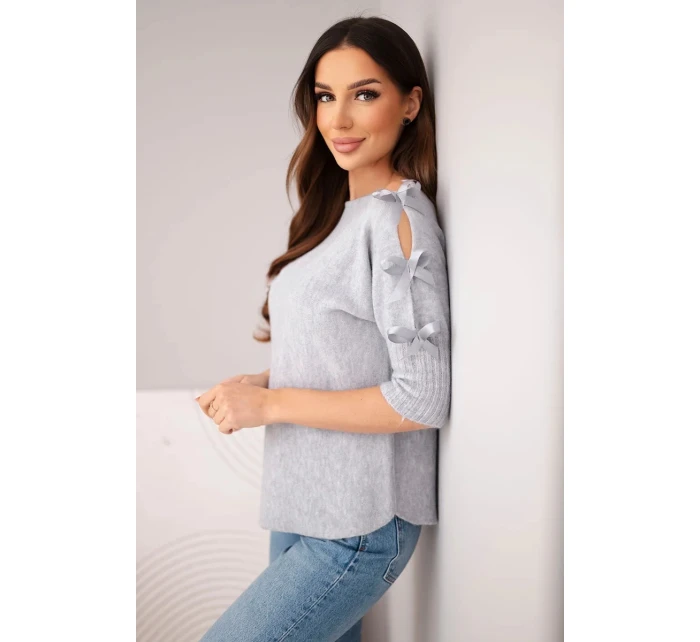 Dámský svetr s krátkým rukávem a ozdobnými mašličkami šedý