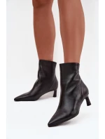 Dámské kotníkové boty z přírodní kůže na podpatku D&A model 21713638 Černé - S.Barski Dámské kotníkové boty z přírodní kůže na podpatku D&A model 21713638 Černé - S.Barski