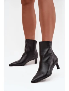 Dámské kotníkové boty z přírodní kůže na podpatku D&A CR52-661 Černé