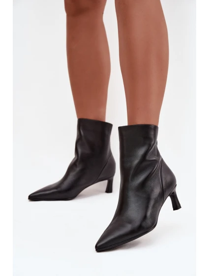 Dámské kotníkové boty z přírodní kůže na podpatku D&A model 21713638 Černé - S.Barski Dámské kotníkové boty z přírodní kůže na podpatku D&A model 21713638 Černé - S.Barski