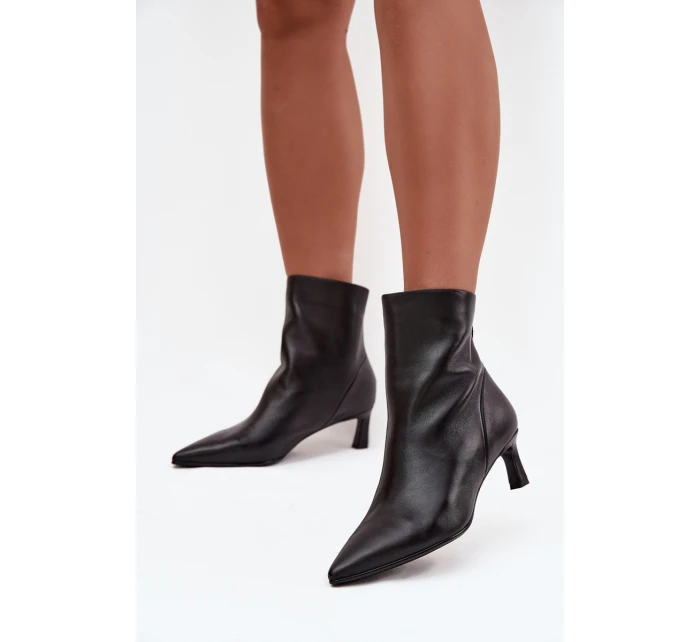 Dámské kotníkové boty z přírodní kůže na podpatku D&A model 21713638 Černé - S.Barski Dámské kotníkové boty z přírodní kůže na podpatku D&A model 21713638 Černé - S.Barski