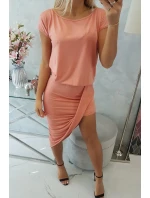 Meruňkové asymetrické šaty