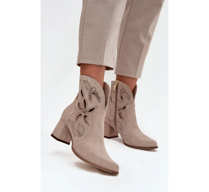 Semišové perforované dámské kotníčkové boty na podpatku Zazoo 3647 Cappuccino