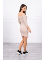 Pruhované vypasované šaty v béžové barvě