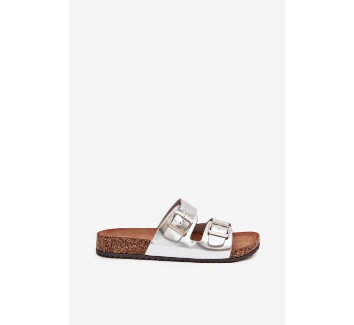 Dámské Pantofle Na Korkové Platformě S Přezkami Stříbrné model 21704298 - EVENTO Dámské Pantofle Na Korkové Platformě S Přezkami Stříbrné model 21704298 - EVENTO