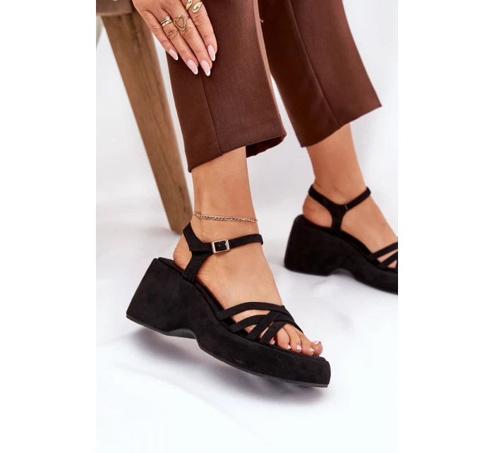 Sandály Na Platformě A Klínu Z Eko Semiše Černé model 21687601 - Boto Sandály Na Platformě A Klínu Z Eko Semiše Černé model 21687601 - Boto