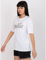 Bílé tričko s aplikací a kulatým výstřihem