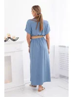 Dlouhé šaty s ozdobným páskem džínovina