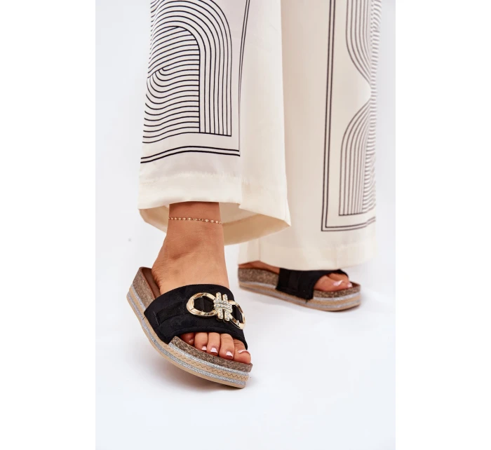 Dámské Pantofle Na Platformě S A Zlatou Dekorací Černé model 21689964 - Boto Dámské Pantofle Na Platformě S A Zlatou Dekorací Černé model 21689964 - Boto