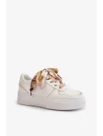 Dámské tenisky na platformě s ozdobným šněrováním bílé Mistra Dámské tenisky na platformě s ozdobným šněrováním bílé Mistra