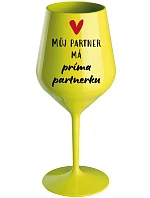 MŮJ PARTNER MÁ PRIMA PARTNERKU - žlutá nerozbitná sklenice na víno 470 ml