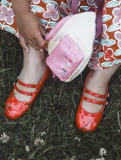 Lakované dětské baletky s červenými proužky Margenis