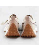 Béžové sportovní boty s řetízkem model 17221069 Béžové sportovní boty s řetízkem model 17221069