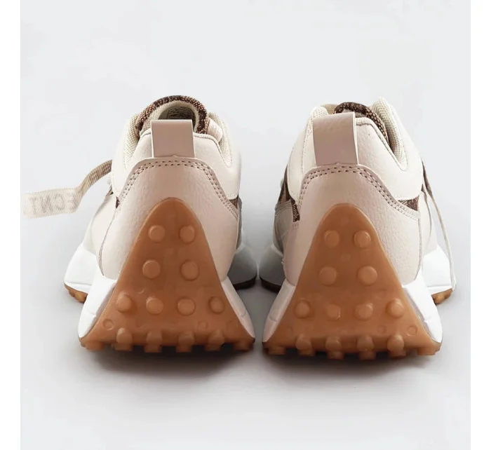 Béžové sportovní boty s řetízkem model 17221069 Béžové sportovní boty s řetízkem model 17221069