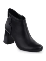 Elegantní černé kožené boty na jehlovém podpatku model 21905504 - JEZZI