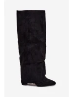 Dámské zateplené kozačky s vyhrnutou špičkou na sloupkovém podpatku Elivira – černé Dámské zateplené kozačky s vyhrnutou špičkou na sloupkovém podpatku Elivira – černé