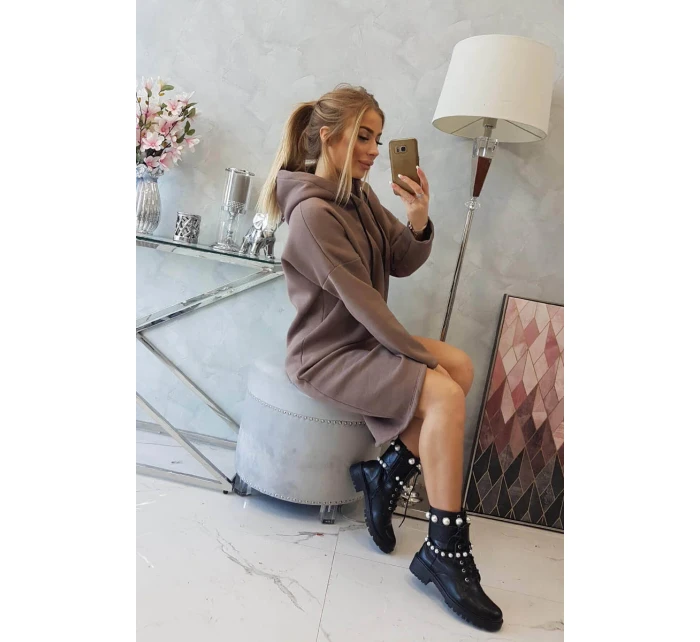 Šaty s kapucí a bočním rozparkem mocca