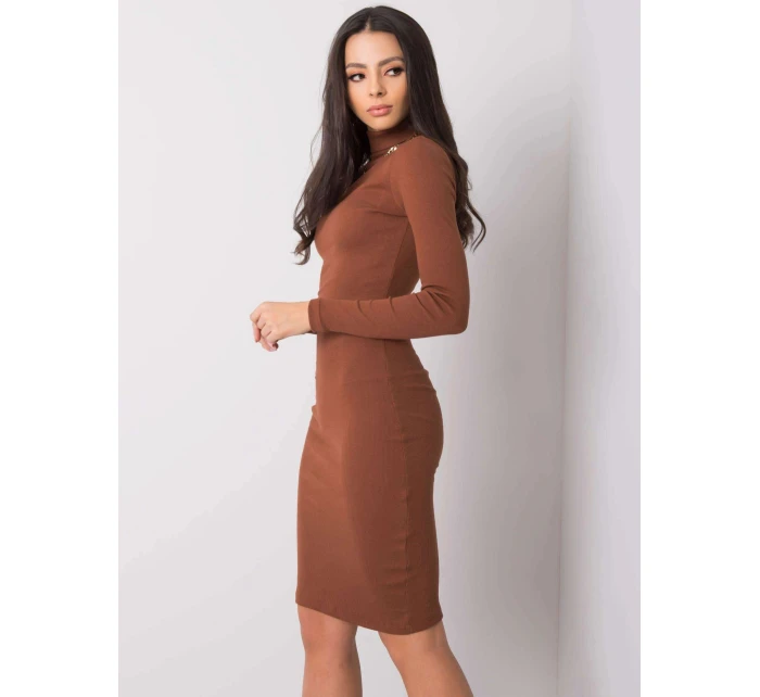 Hnědé vypasované žebrované šaty s rolákem Rue Paris (5133)