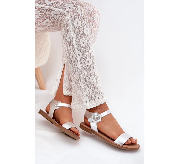 Dámské Sandály Na Plochém Podpatku Eko Kůže Stříbrné model 21703875 - Boto Dámské Sandály Na Plochém Podpatku Eko Kůže Stříbrné model 21703875 - Boto