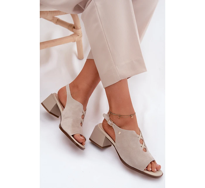Sandály z přírodního semiše na podpatku model 22123065 světle béžové - Maciejka