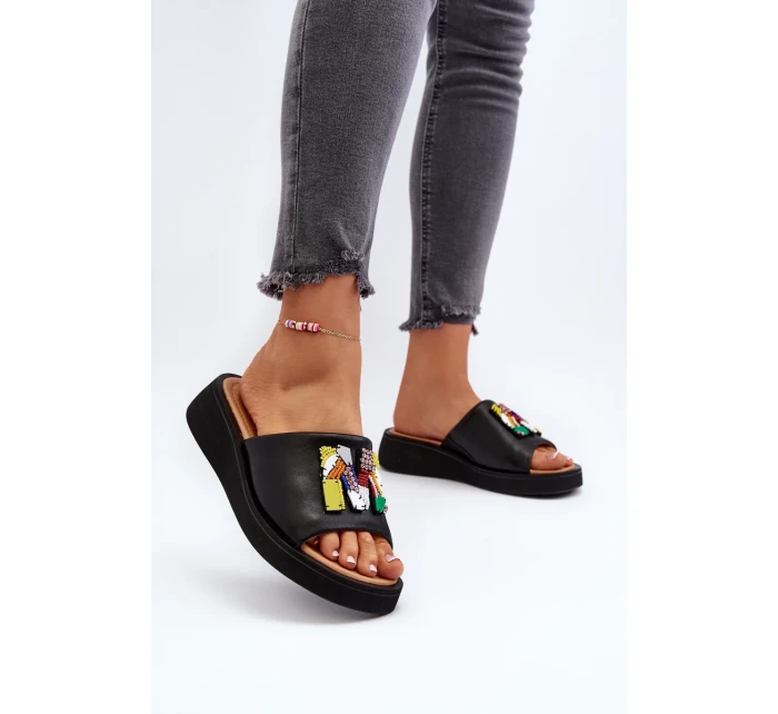 Dámské kožené pantofle s černým zdobením Asames