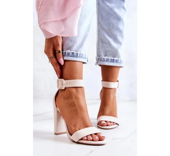 Semišové sandály na béžove model 20333573 - FPrice Semišové sandály na béžove model 20333573 - FPrice
