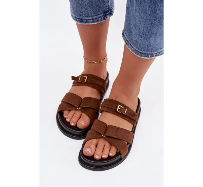 Dámské pantofle s pásky a zlatým sponou Hnědé model 21954730 - Boto