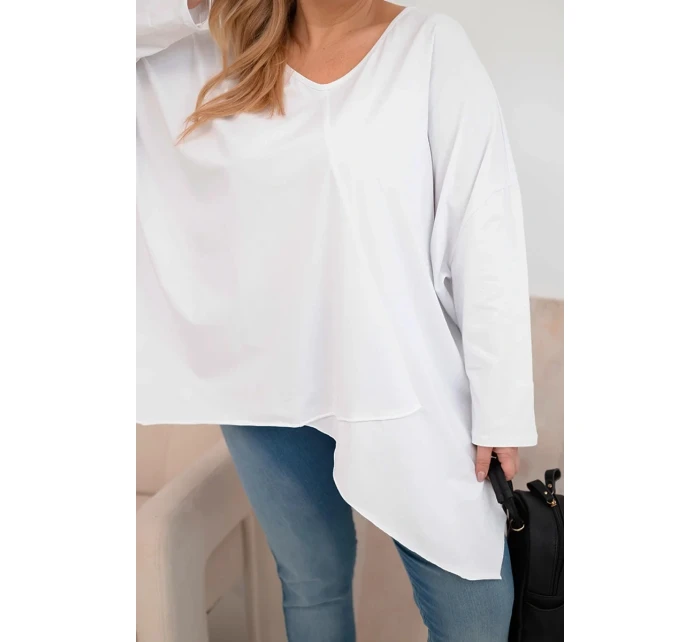 Dámská bavlněná blůza Plus Size s asymetrickým spodním lemem a V výstřihem bílá