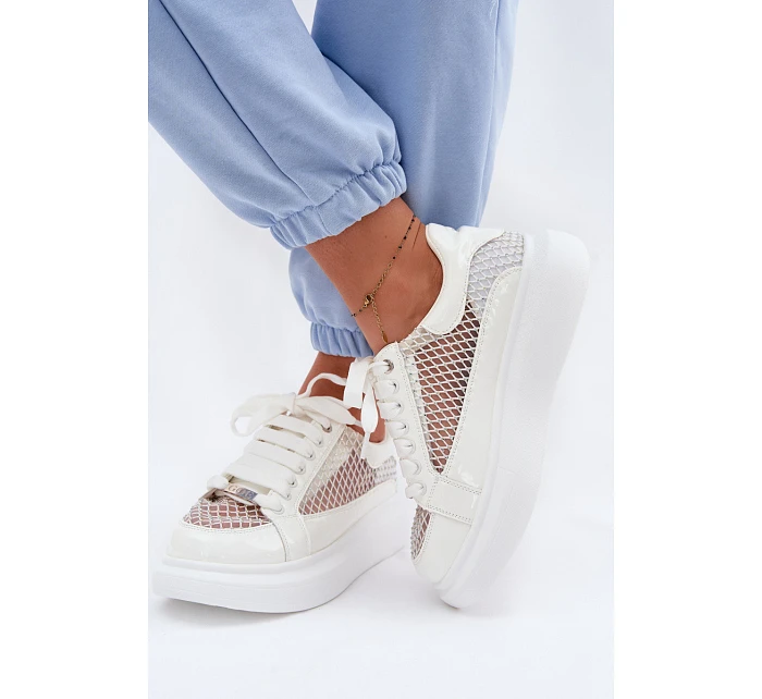 Kožené Dámské Tenisky S Dekorací model 22095158 Bílé - Goe Kožené Dámské Tenisky S Dekorací model 22095158 Bílé - Goe