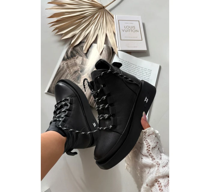 Kožené dámské boty Artiker – černé, zateplené, na platformě Kožené dámské boty Artiker – černé, zateplené, na platformě