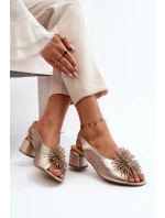 Kožené sandály s ozdobou model 21647411 Zlaté - Laura Messi