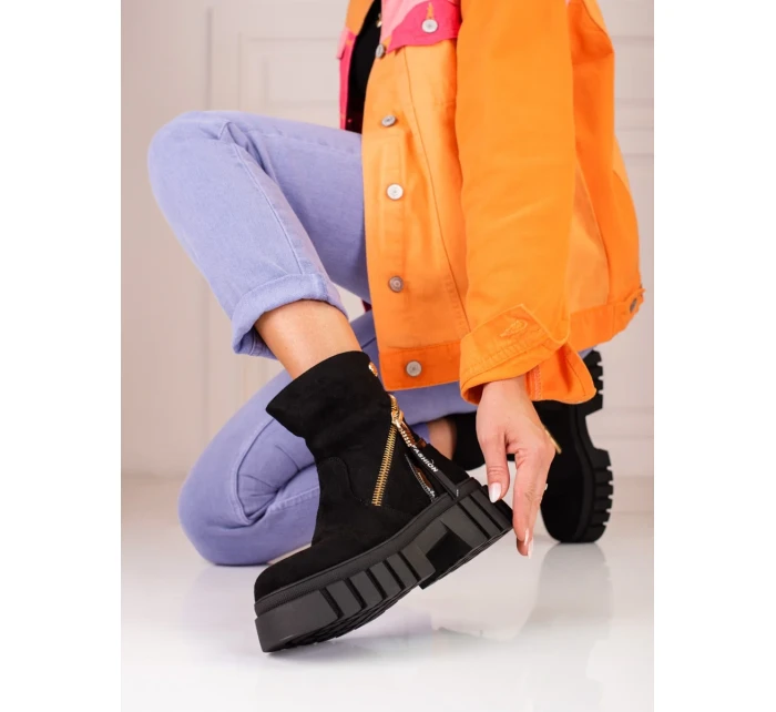 Módní kotníčkové boty černé dámské na plochém podpatku Módní kotníčkové boty černé dámské na plochém podpatku