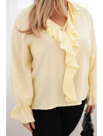 Dámská viskózová blůza Plus Size s volánem a ozdobnou broží žlutá Dámská viskózová blůza Plus Size s volánem a ozdobnou broží žlutá