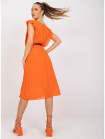Oranžové midi šaty s psaníčkovým Marine výstřihem