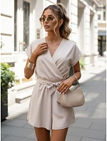 Kombinezon damski z dekoltem beżowy model 22198773 - FashionStreet Kombinezon damski z dekoltem beżowy model 22198773 - FashionStreet